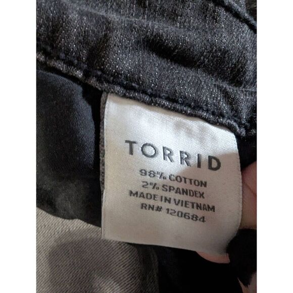 Sz 18 Torrid Black & Grey American Flag Jean Shorts - Picture 8 of 8
